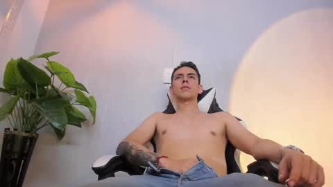 tonny_collins online show from November 21, 2025, 9:02 pm