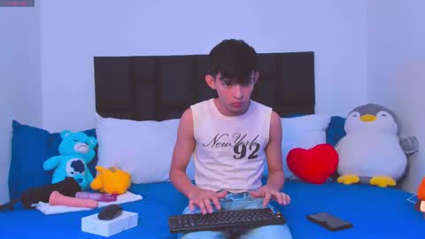 Snapshot of tonny_twink_ chatting on March 5, 2025, 6:54 am Tonny online show from March 5, 2025, 6:54 am
