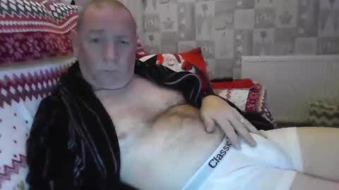 Snapshot of tony14712 chatting on December 19, 2024, 12:24 am tony14712 online show from December 19, 2024, 12:24 am