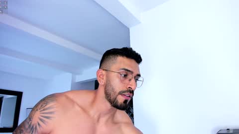 Snapshot of tony_muscle1 chatting on January 26, 2025, 11:18 pm tony muscle1 online show from January 26, 2025, 11:18 pm
