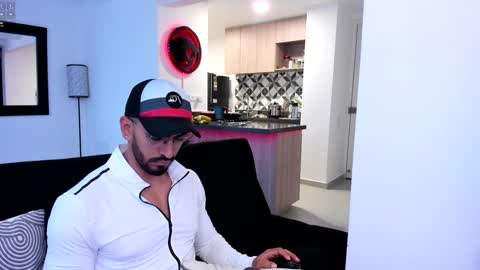 Snapshot of tony_muscle1 chatting on February 8, 2025, 11:44 am tony muscle1 online show from February 8, 2025, 11:44 am