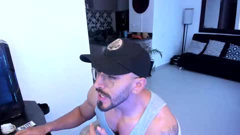 Snapshot of tony_muscle1 chatting on March 7, 2025, 11:05 pm tony muscle1 online show from March 7, 2025, 11:05 pm