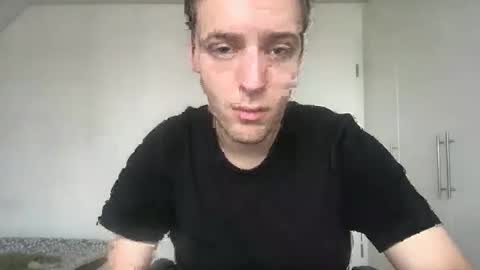 Snapshot of toohottobetrue21 chatting on October 31, 2025, 9:10 am Max online show from October 31, 2025, 9:10 am