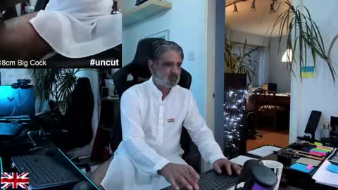 topalphaboss online show from November 14, 2025, 3:22 pm