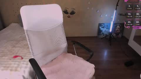 tori93_ online show from May 17, 2026, 1:18 pm