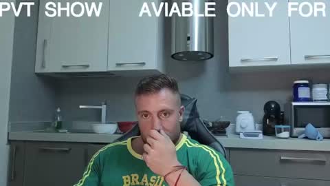 Snapshot of toro_arrapato chatting on June 22, 2026, 12:35 am toro_arrapato online show from June 22, 2026, 12:35 am
