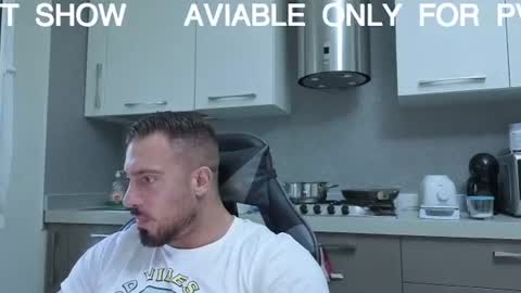 Snapshot of toro_arrapato chatting on July 8, 2026, 4:55 pm toro_arrapato online show from July 8, 2026, 4:55 pm
