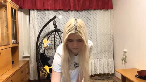 Snapshot of torriperno chatting on December 1, 2025, 1:27 pm Lina online show from December 1, 2025, 1:27 pm