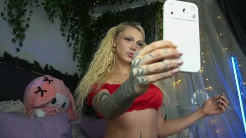 Snapshot of touch_me_if_you_can chatting on February 14, 2026, 5:21 pm Aliana Vamboo online show from February 14, 2026, 5:21 pm