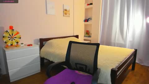 Ellina online show from December 19, 2025, 9:00 pm