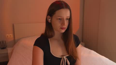 Bella online show from December 15, 2025, 4:22 pm