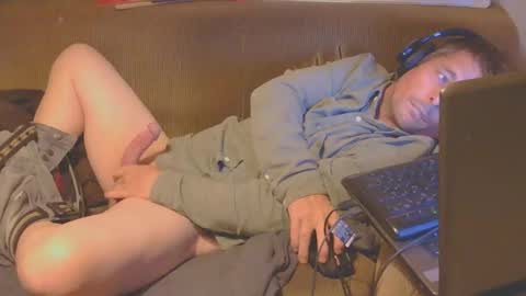 Snapshot of toyboy5546 chatting on October 12, 2025, 4:06 pm Toyboy online show from October 12, 2025, 4:06 pm