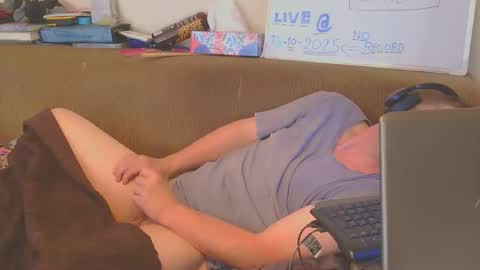 Snapshot of toyboy5546 chatting on October 18, 2025, 9:43 am Toyboy online show from October 18, 2025, 9:43 am