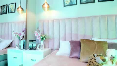 Tracy  online show from February 18, 2026, 8:38 pm