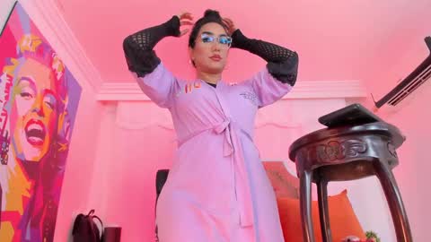 Juliana Giiraldo  online show from September 11, 2025, 1:44 pm