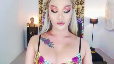 Snapshot of transplayfullolivia chatting on September 16, 2025, 7:09 am KYLIE BELLA  TS online show from September 16, 2025, 7:09 am