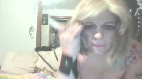 Snapshot of traphouseslutbunny4fun chatting on January 7, 2025, 4:39 am traphouseslutbunny4fun online show from January 7, 2025, 4:39 am