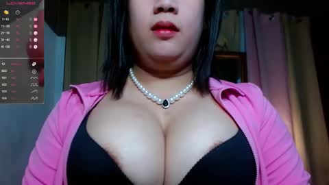 travelergirl online show from May 10, 2026, 11:59 am