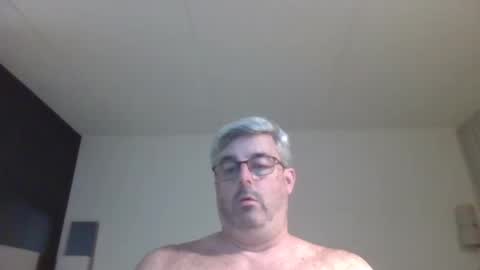 Snapshot of travelingman53 chatting on April 29, 2026, 2:37 am Travelingman53 online show from April 29, 2026, 2:37 am