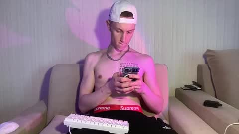 Travis online show from April 20, 2026, 9:12 am
