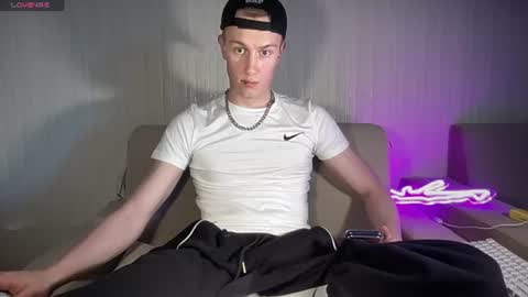 Travis online show from June 19, 2026, 9:02 am