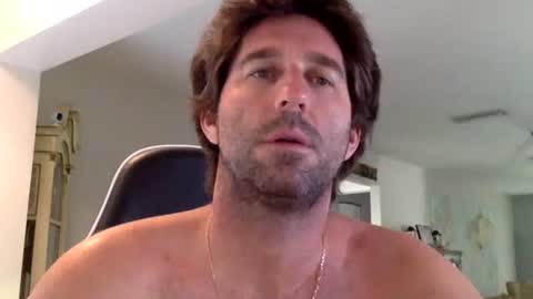 TravisKenn online show from November 5, 2025, 7:47 pm