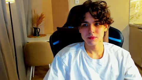 travisrivas online show from April 3, 2026, 4:27 pm