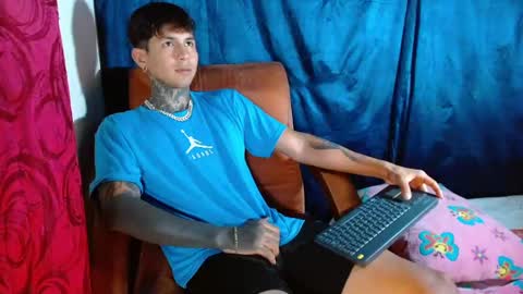 Snapshot of travistanner28 chatting on February 8, 2025, 10:19 pm TRAV - INDEPENDENT MODEL online show from February 8, 2025, 10:19 pm