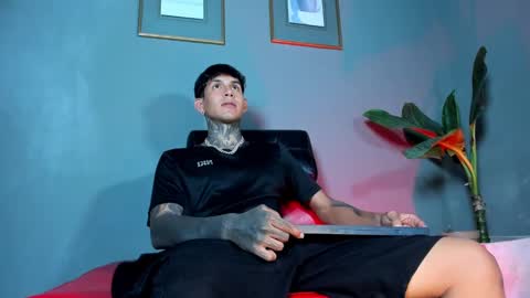 Snapshot of travistanner28 chatting on March 1, 2025, 1:11 am TRAV - INDEPENDENT MODEL online show from March 1, 2025, 1:11 am