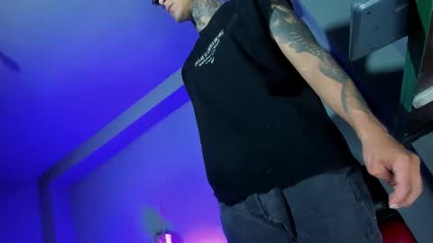 Snapshot of travistanner28 chatting on September 21, 2025, 3:52 am TRAV - INDEPENDENT MODEL online show from September 21, 2025, 3:52 am