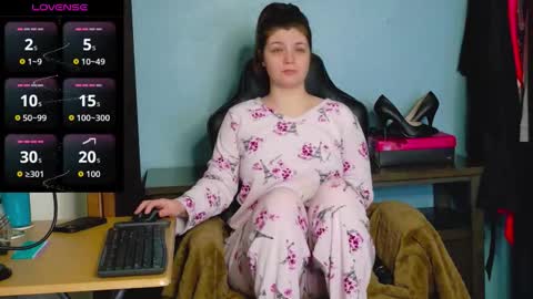 TreeJeanne online show from December 1, 2025, 2:38 am