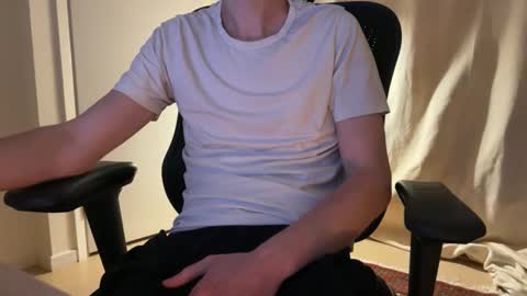 Snapshot of treeoflove chatting on November 8, 2025, 4:51 pm TreeOfLove online show from November 8, 2025, 4:51 pm