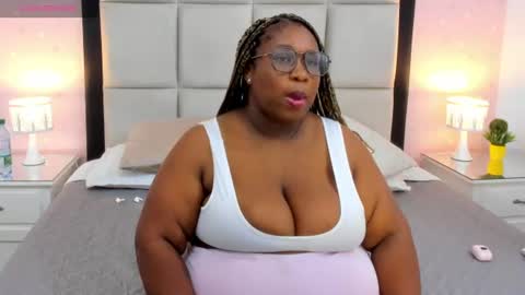 Snapshot of treisyvixen chatting on July 1, 2026, 3:08 am Treisy Vixen big ass online show from July 1, 2026, 3:08 am