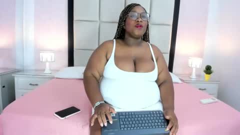 Snapshot of treisyvixen chatting on July 3, 2026, 3:24 am Treisy Vixen big ass online show from July 3, 2026, 3:24 am
