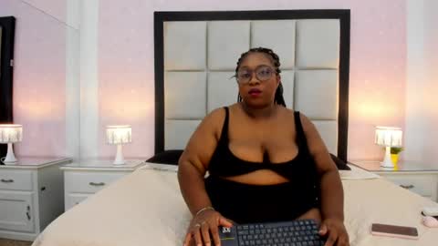 Snapshot of treisyvixen chatting on July 8, 2026, 2:49 am Treisy Vixen big ass online show from July 8, 2026, 2:49 am