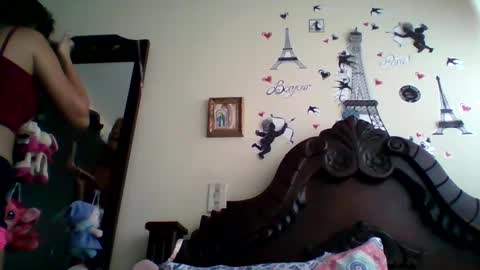 triana_bell online show from October 4, 2025, 4:49 pm