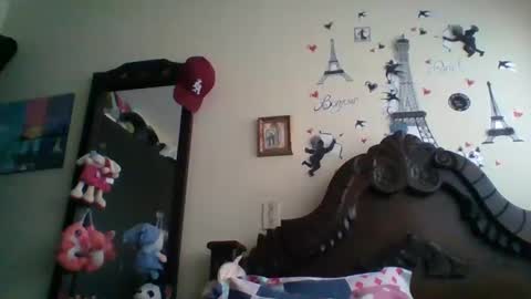 triana_bell online show from October 22, 2025, 5:02 pm