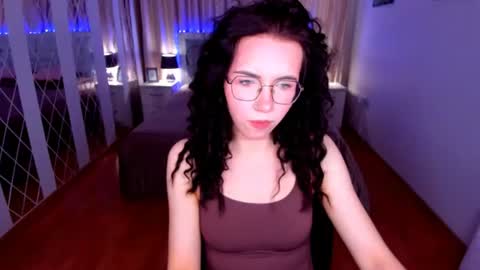 TriciaDaisy online show from June 14, 2026, 4:03 am