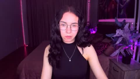TriciaDaisy online show from June 19, 2026, 3:27 pm