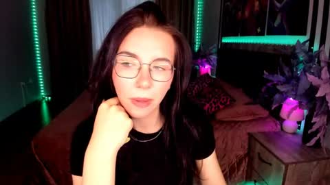 TriciaDaisy online show from June 28, 2026, 5:24 am