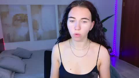 TriciaDaisy online show from August 5, 2026, 4:26 am