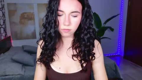 TriciaDaisy online show from August 6, 2026, 6:04 am
