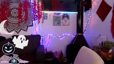 Snapshot of tricky_nymph chatting on October 16, 2025, 3:51 am Cassie online show from October 16, 2025, 3:51 am