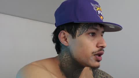 Snapshot of trieone chatting on December 17, 2024, 2:22 pm - trieone online show from December 17, 2024, 2:22 pm