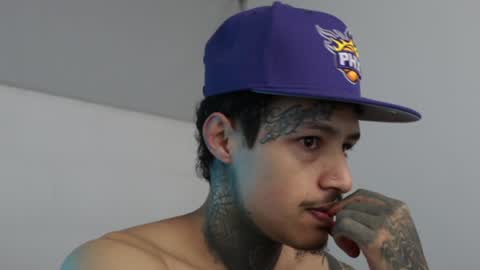 Snapshot of trieone chatting on December 28, 2024, 8:16 am - trieone online show from December 28, 2024, 8:16 am