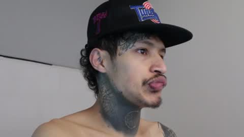 Snapshot of trieone chatting on February 26, 2025, 4:03 pm - trieone online show from February 26, 2025, 4:03 pm