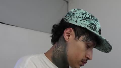 Snapshot of trieone chatting on March 6, 2025, 4:30 am - trieone online show from March 6, 2025, 4:30 am