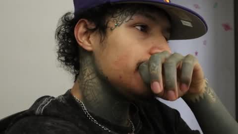 Snapshot of trieone chatting on October 1, 2025, 9:32 pm - trieone online show from October 1, 2025, 9:32 pm