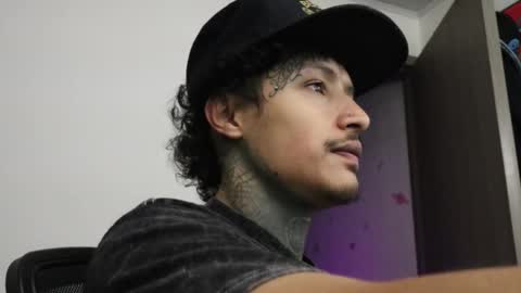 Snapshot of trieone chatting on October 14, 2025, 11:05 pm - trieone online show from October 14, 2025, 11:05 pm