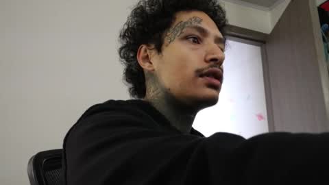 Snapshot of trieone chatting on October 15, 2025, 12:27 pm - trieone online show from October 15, 2025, 12:27 pm